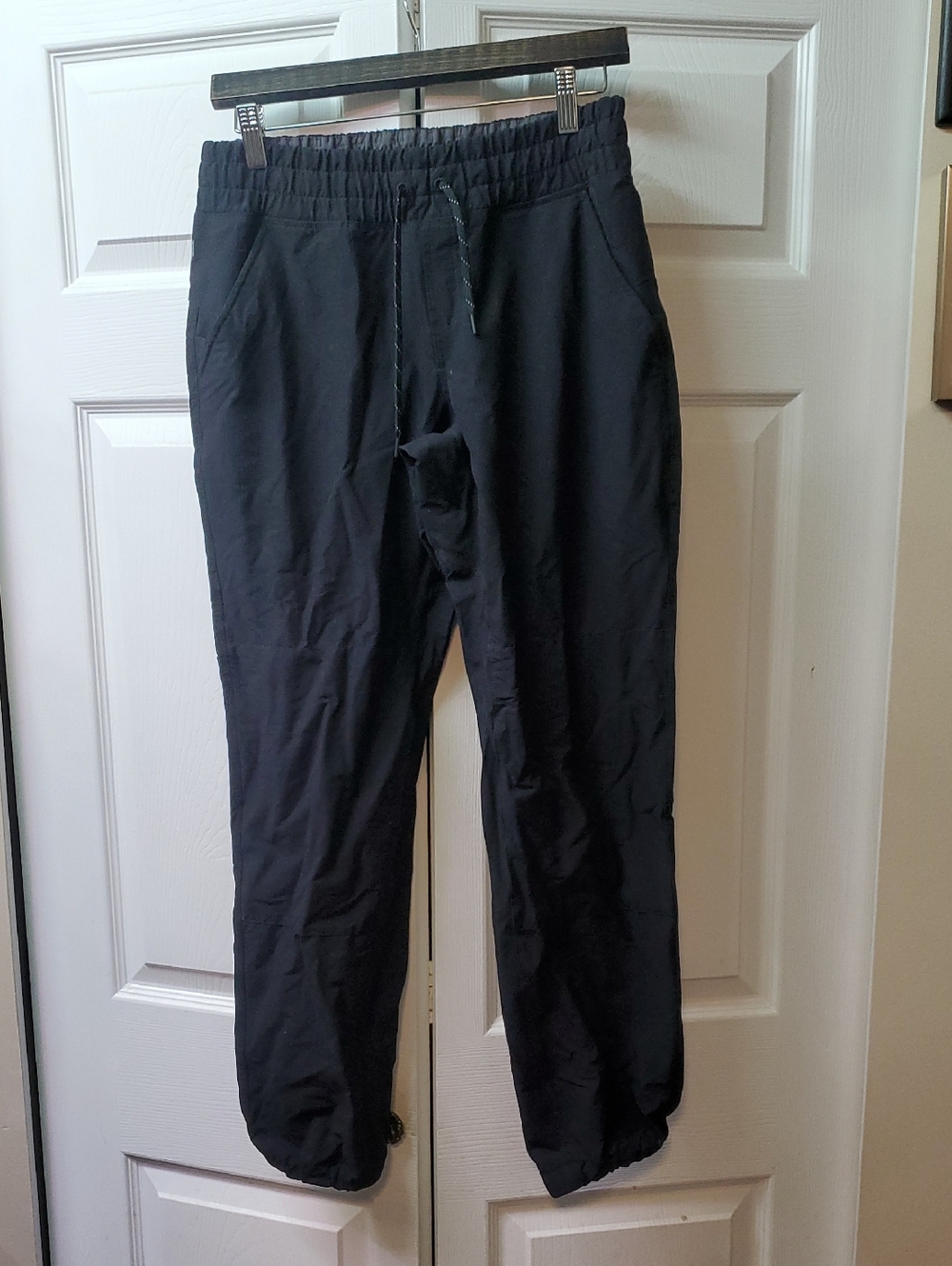 MEC Womans Size 8 Reg Black Elastic-Waist Joggers with Drawstring